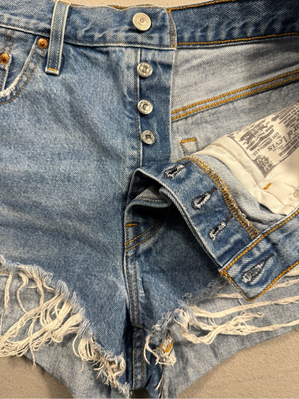Levi's 501 W32 100% Cotton Light Blue Button Distressed Denim Cutoff Jean Shorts - Picture 3 of 11